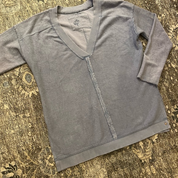 Pilcro Textured V-Neck Top XS - Picture 2 of 10